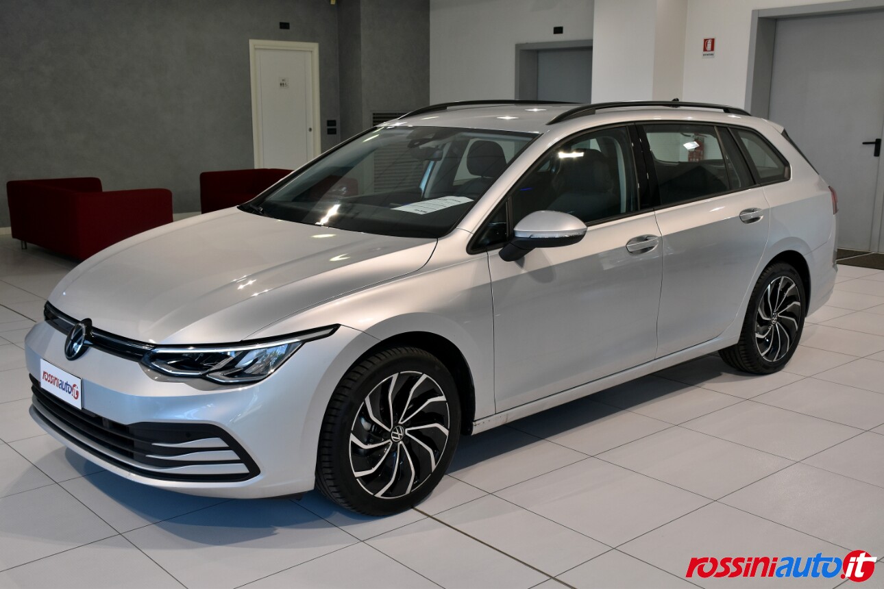 volkswagen golf 8 variant 1.0 etsi 110 cv dsg life mild-hybrid usata