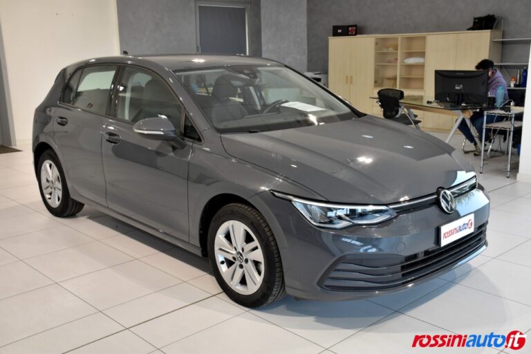 VOLKSWAGEN GOLF 8 MILD-HYBRID 1.5 ETSI 131 CV DSG LIFE USATO