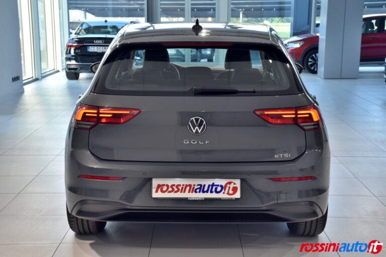 VOLKSWAGEN GOLF 8 MILD-HYBRID 1.5 ETSI 131 CV DSG LIFE USATO