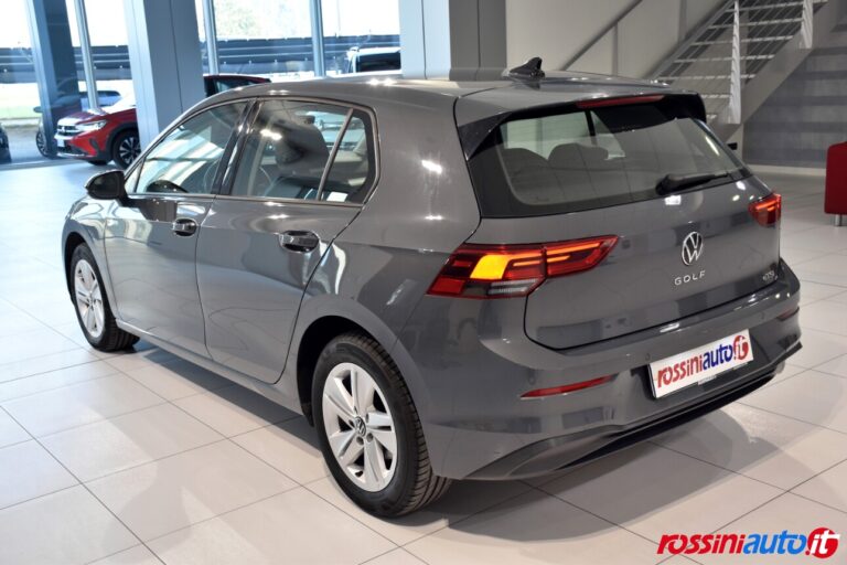 VOLKSWAGEN GOLF 8 MILD-HYBRID 1.5 ETSI 131 CV DSG LIFE USATO