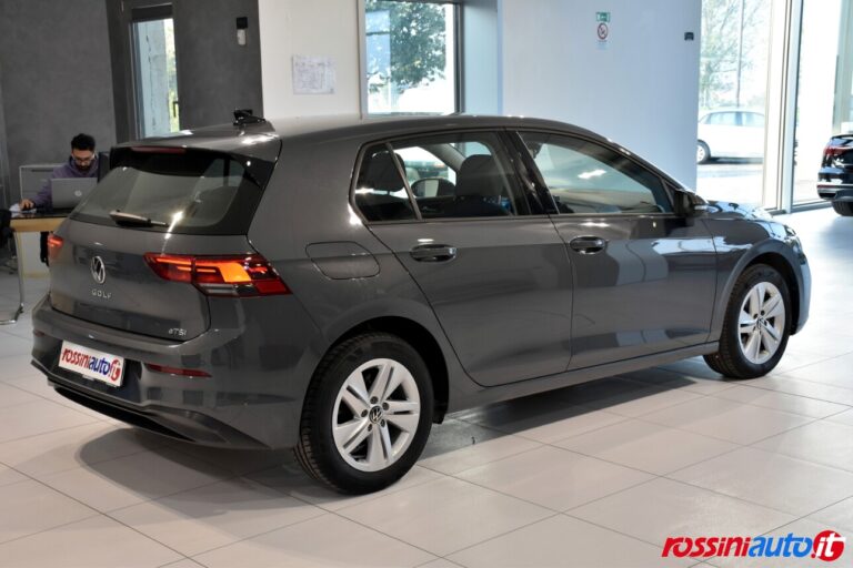 VOLKSWAGEN GOLF 8 MILD-HYBRID 1.5 ETSI 131 CV DSG LIFE USATO