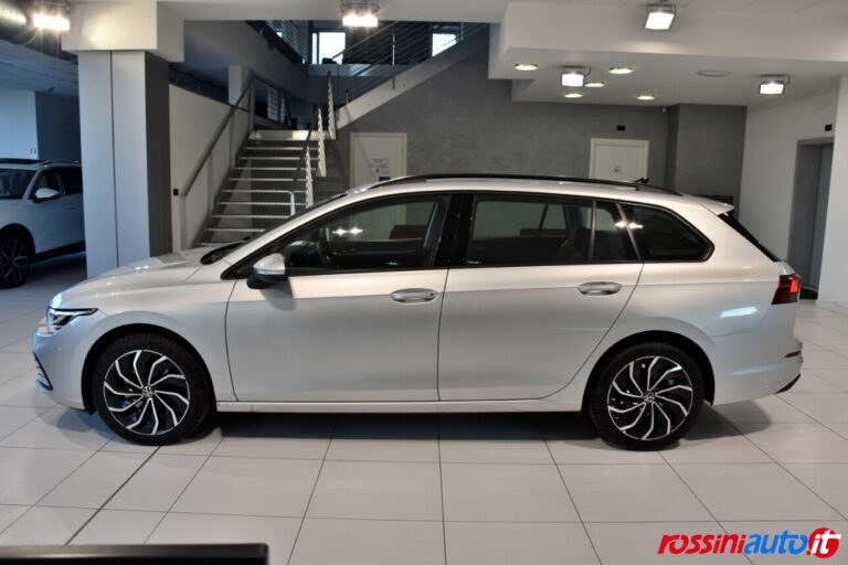 VOLKSWAGEN GOLF 8 VARIANT 1.0 ETSI 110 CV DSG LIFE MILD-HYBRID USATA