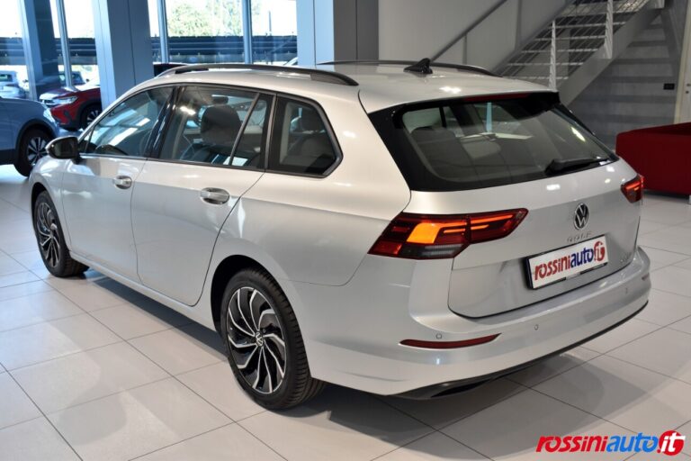 VOLKSWAGEN GOLF 8 VARIANT 1.0 ETSI 110 CV DSG LIFE MILD-HYBRID USATA