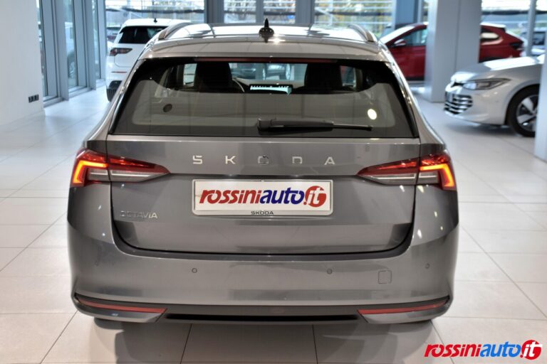 SKODA NUOVA OCTAVIA WAGON 2.0 TDI 150 CV DSG SELECTION DIESEL USATA