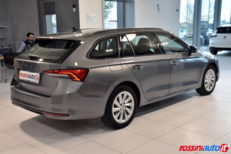 SKODA NUOVA OCTAVIA WAGON 2.0 TDI 150 CV DSG SELECTION DIESEL USATA