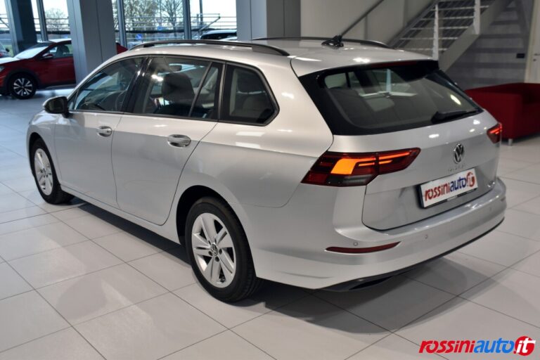 VOLKSWAGEN GOLF VARIANT 1.5 ETSI 131 CV DSG LIFE MILD-HYBRID USATA