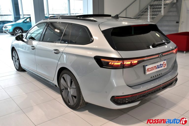 VOLKSWAGEN NEW PASSAT 1.5 ETSI 150 CV DSG R-LINE USATA