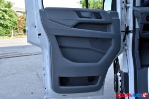 VOLKSWAGEN CRAFTER 50/35 2.0 BITDI 177 CV DSG L4 RWD FURGONE CON CENTINA E TELO USATO