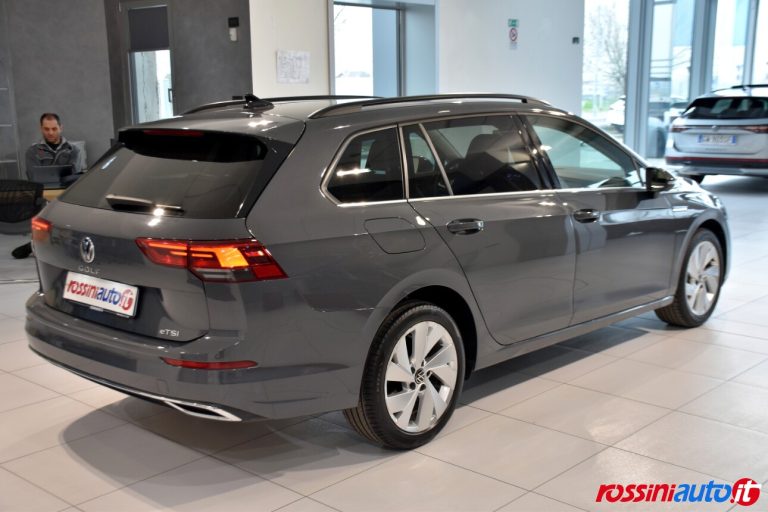 VOLKSWAGEN GOLF 8 VARIANT 1.5 ETSI 131 CV DSG STYLE USATA