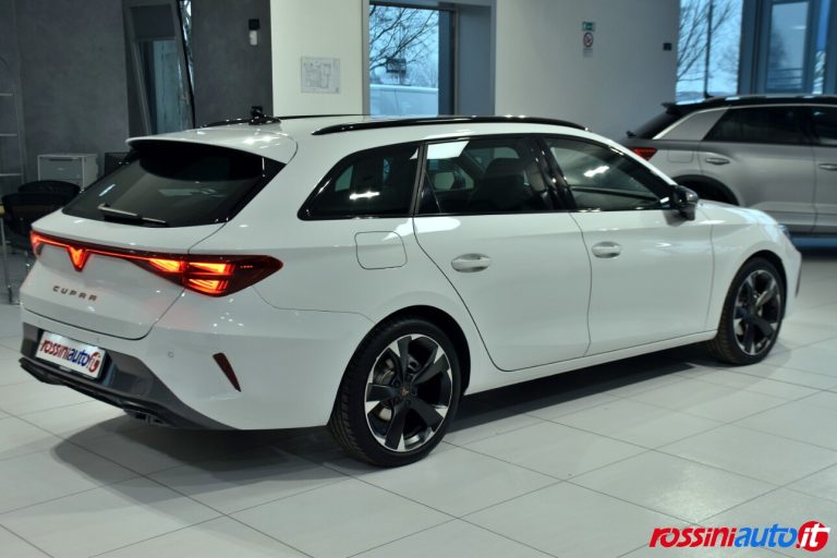 CUPRA NUOVA LEON SPORTSTOURER 1.5 HYBRID 150 CV DSG USATA