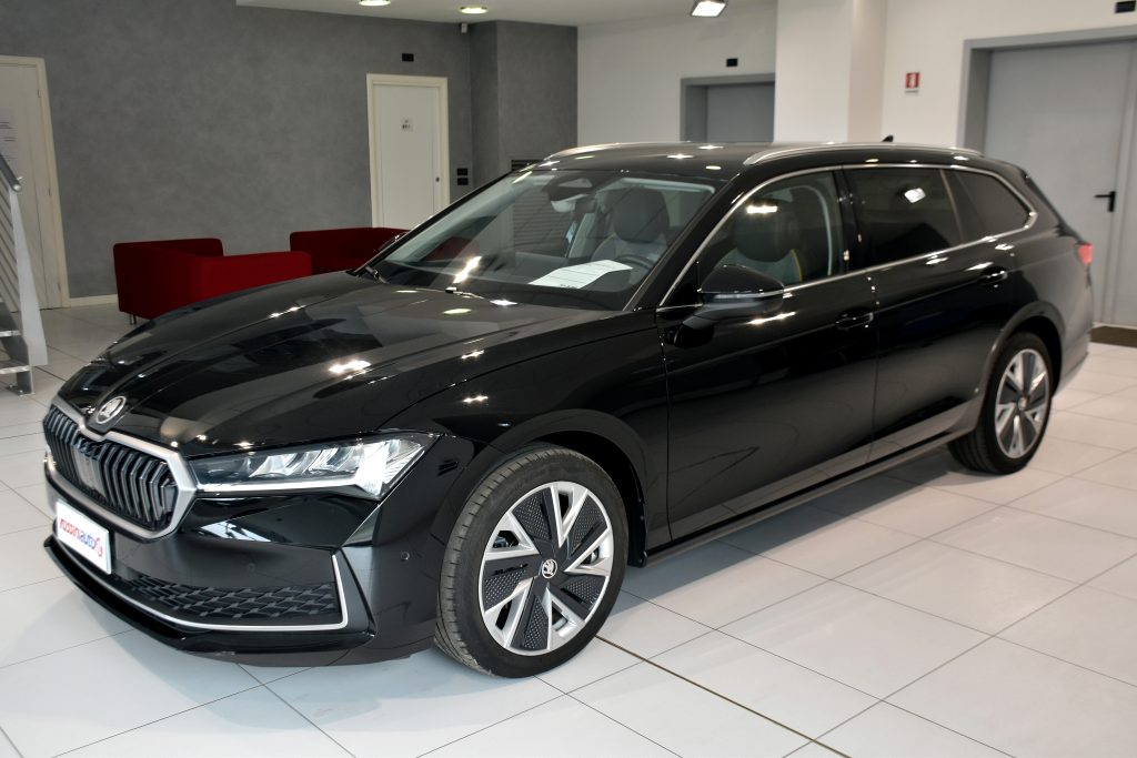 Skoda Superb vs Volkswagen Passat: Dimensioni, Allestimenti e Motorizzazioni