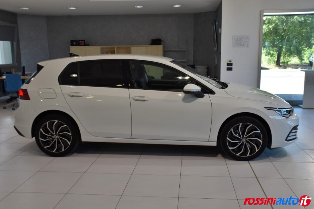 VOLKSWAGEN GOLF 8 MILD-HYBRID 1.5 ETSI 131 CV DSG LIFE USATA