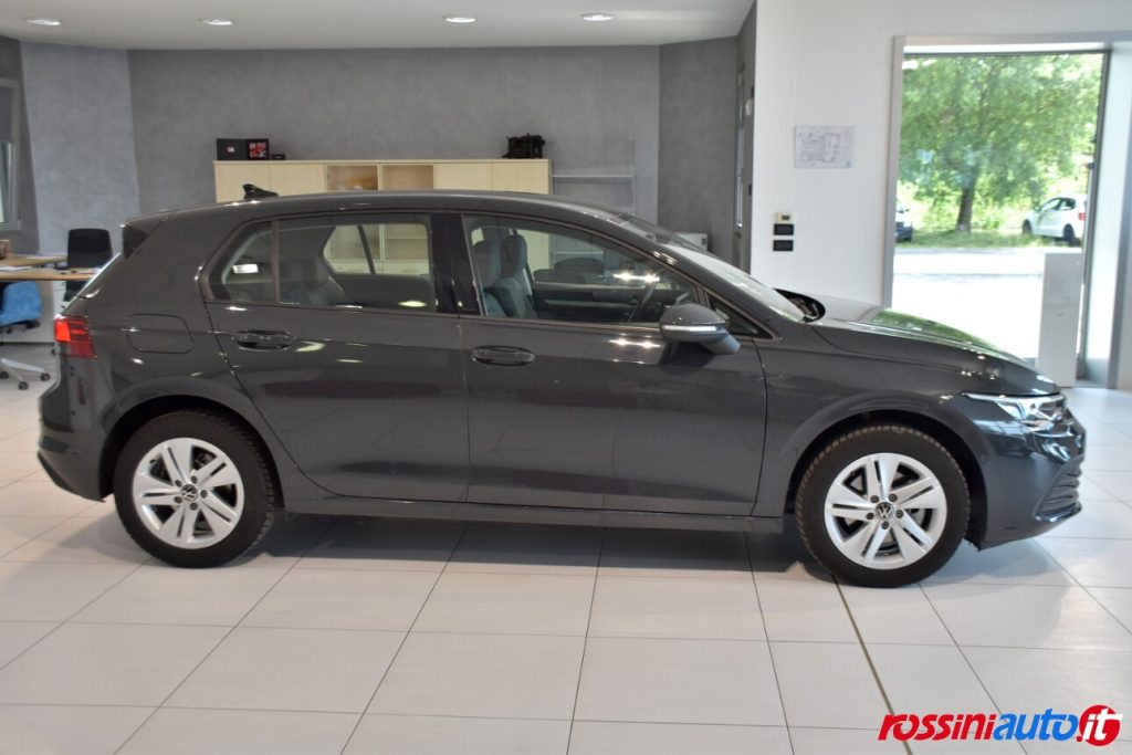 VOLKSWAGEN GOLF 8 1.5 ETSI 131 CV DSG LIFE USATA
