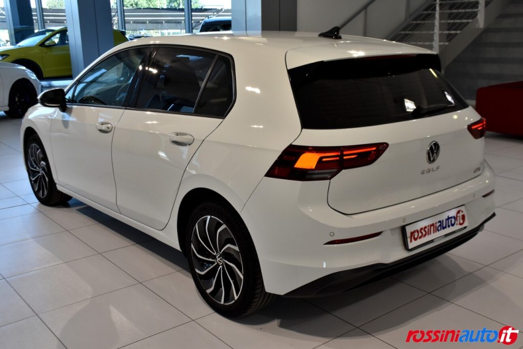 VOLKSWAGEN GOLF 8 MILD-HYBRID 1.5 ETSI 131 CV DSG LIFE USATA