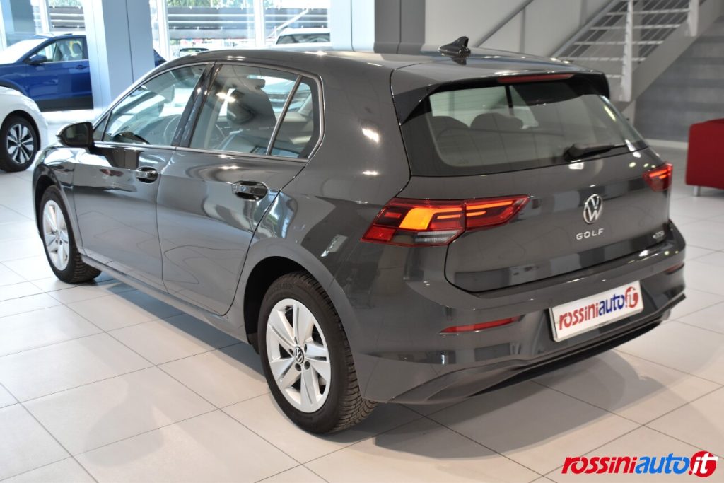 VOLKSWAGEN GOLF 8 1.5 ETSI 131 CV DSG LIFE USATA