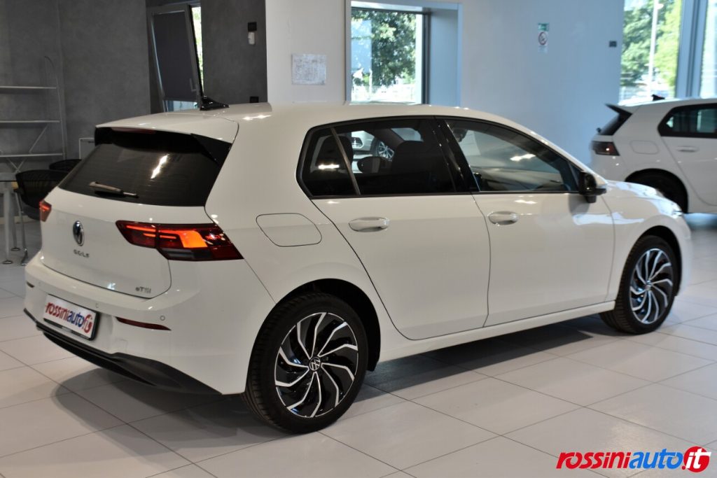 VOLKSWAGEN GOLF 8 MILD-HYBRID 1.5 ETSI 131 CV DSG LIFE USATA