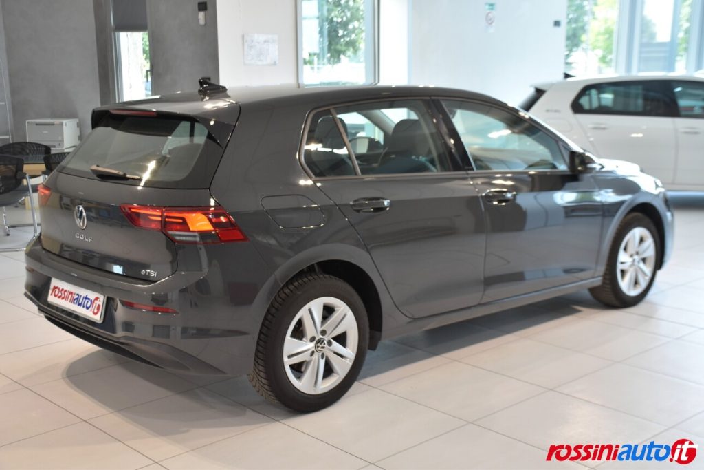VOLKSWAGEN GOLF 8 1.5 ETSI 131 CV DSG LIFE USATA