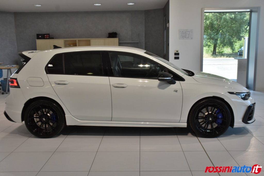 VOLKSWAGEN NUOVA GOLF 8.5 R 2.0 TSI 333 CV DSG 4MOTION USATA