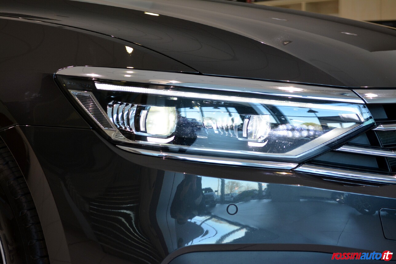 Volkswagen Passat Restyling 2020 - fari LED ECO e Fari I.Q Light Matrix