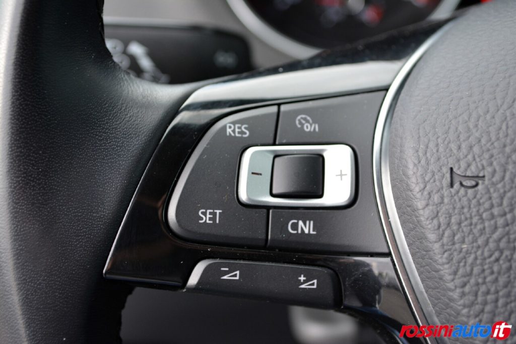 ccomandi volume e adaptive cruise control per volante in pelle multifunzione Volkswagen Polo