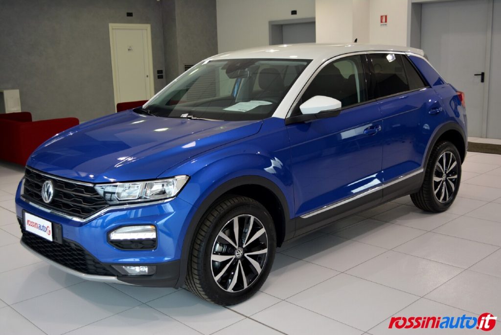 Volkswagen T Roc colore Blu Ravenna con tetto bianco pure white 1