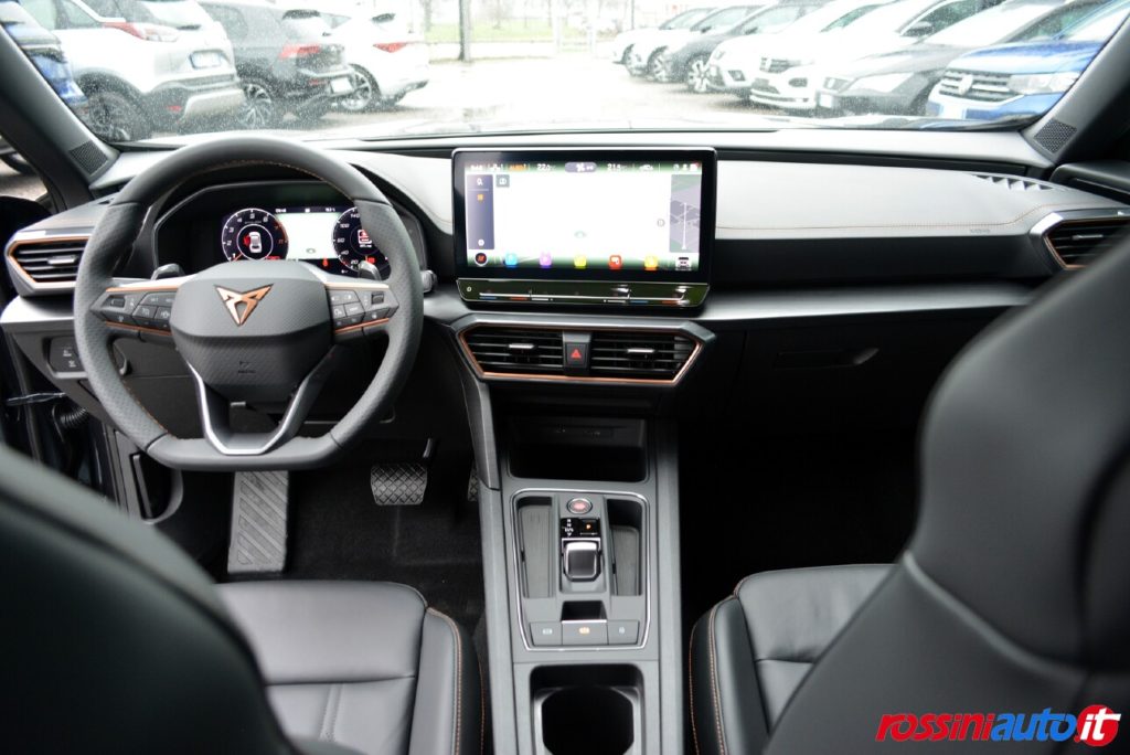 Cupra Formentor interni vitual cockpit