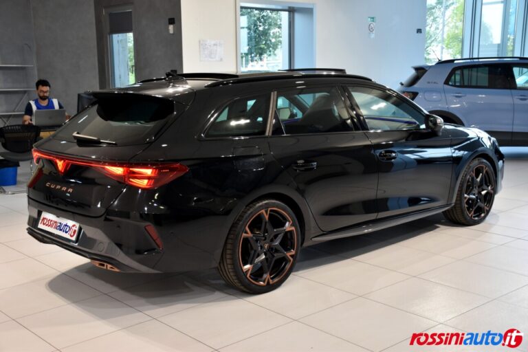 CUPRA NUOVA LEON SPORTSTOURER 1.5 E-HYBRID 204 CV DSG USATA