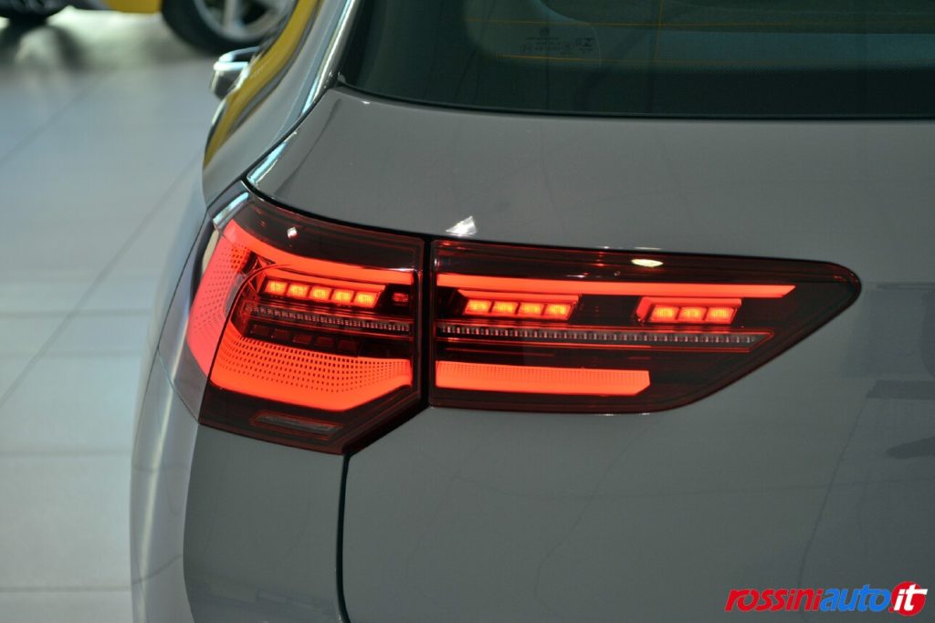 fari IQ Matrix LED posteriori Volkswagen Golf 8