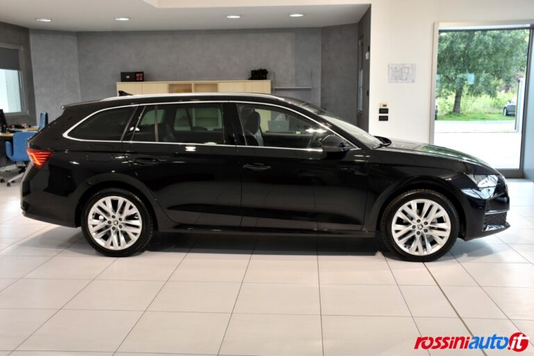 SKODA NUOVA OCTAVIA WAGON 2.0 TDI 150 CV DSG SELECTION USATA