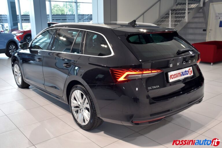 SKODA NUOVA OCTAVIA WAGON 2.0 TDI 150 CV DSG SELECTION USATA