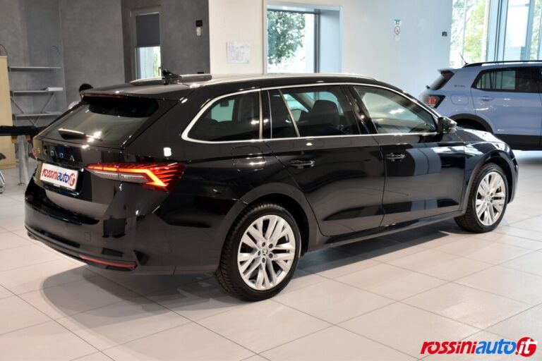 SKODA NUOVA OCTAVIA WAGON 2.0 TDI 150 CV DSG SELECTION USATA