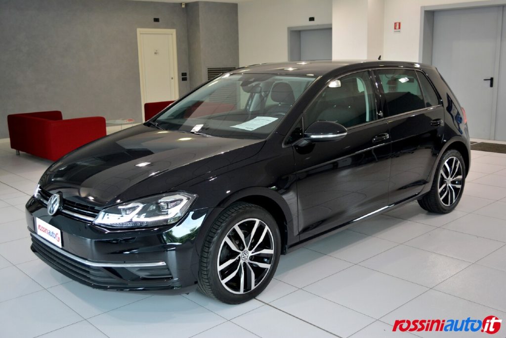 Volkswagen Golf 7 e restyling colore carrozzeria nero perla